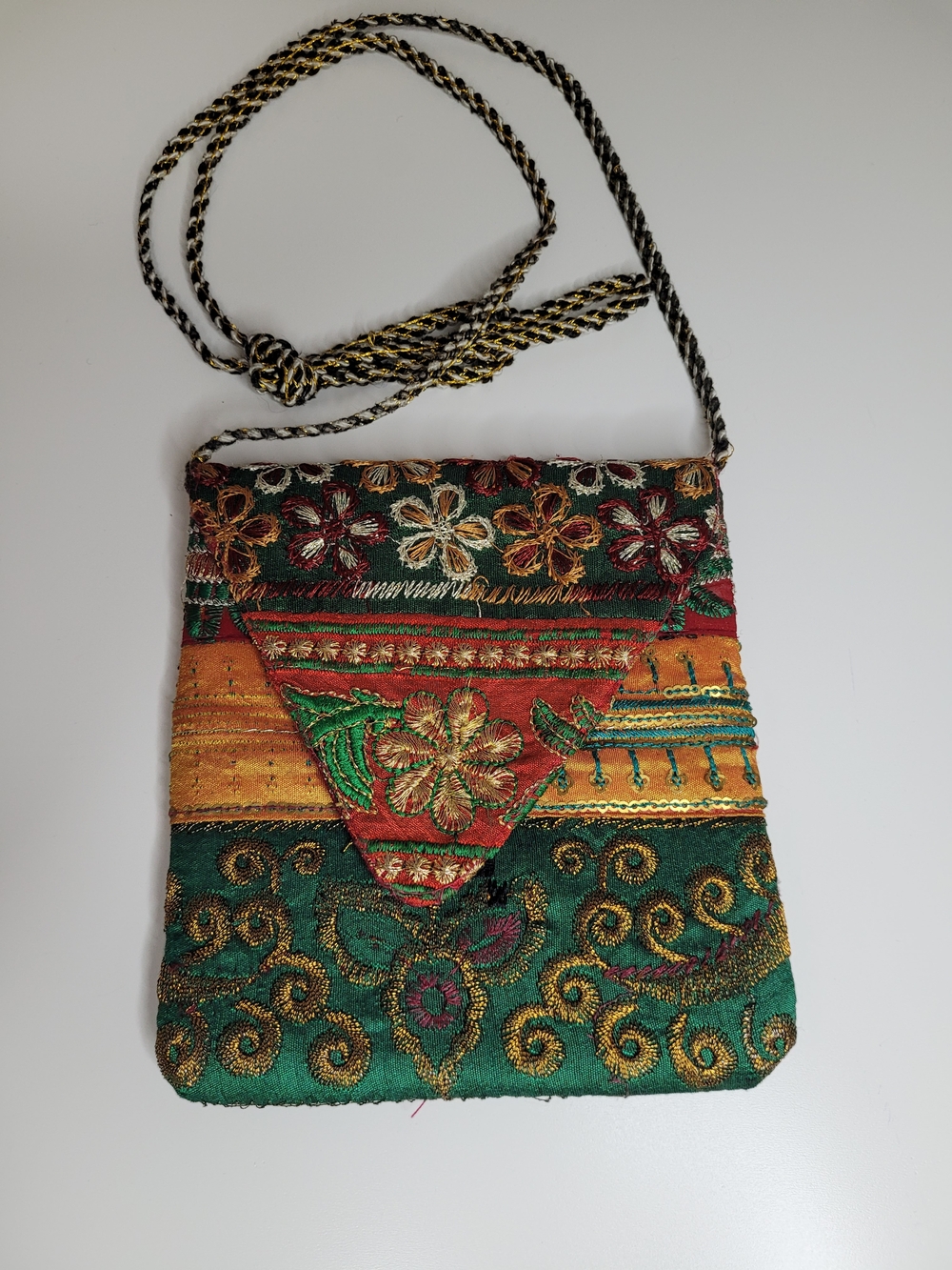 🎁 Free w/ purchase of $25+ / Embroidered Green & Gold Floral Crossbody Bag